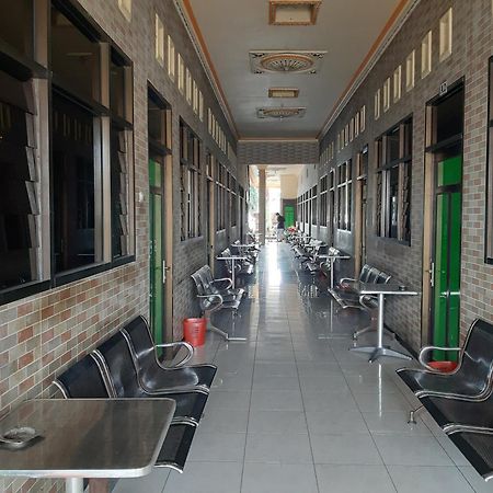 Hotel Oyo 92693 Houstel Darma Syariah à Probolinggo Extérieur photo