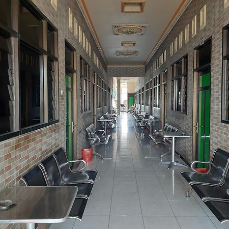 Hotel Oyo 92693 Houstel Darma Syariah à Probolinggo Extérieur photo