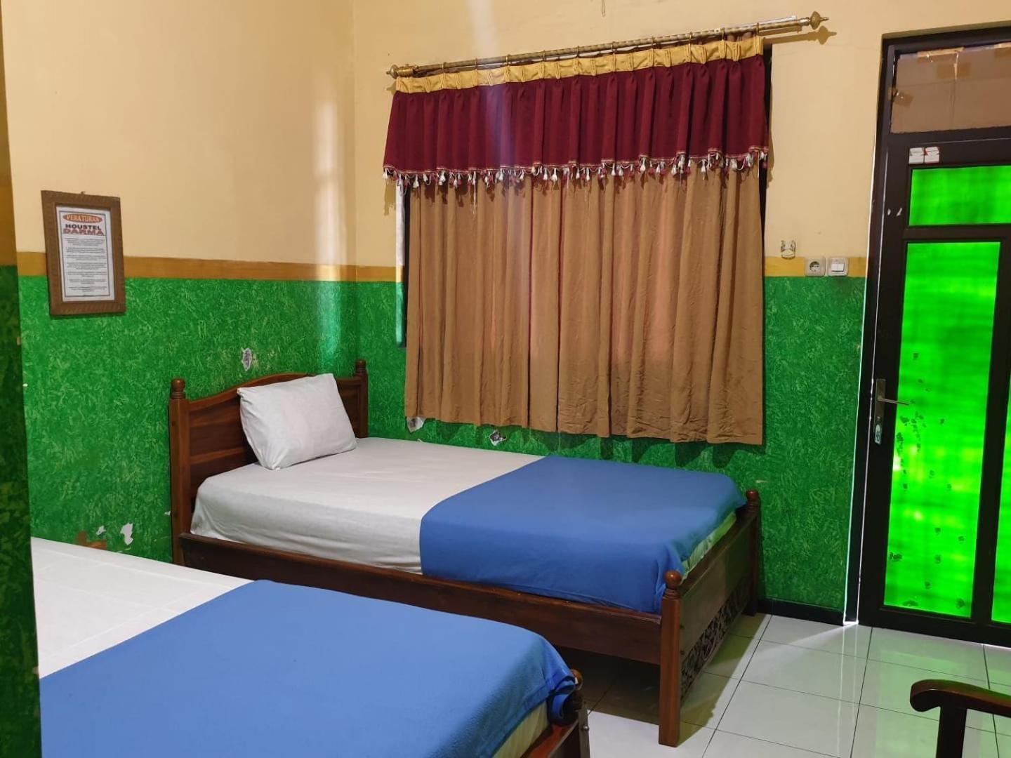 Hotel Oyo 92693 Houstel Darma Syariah à Probolinggo Extérieur photo