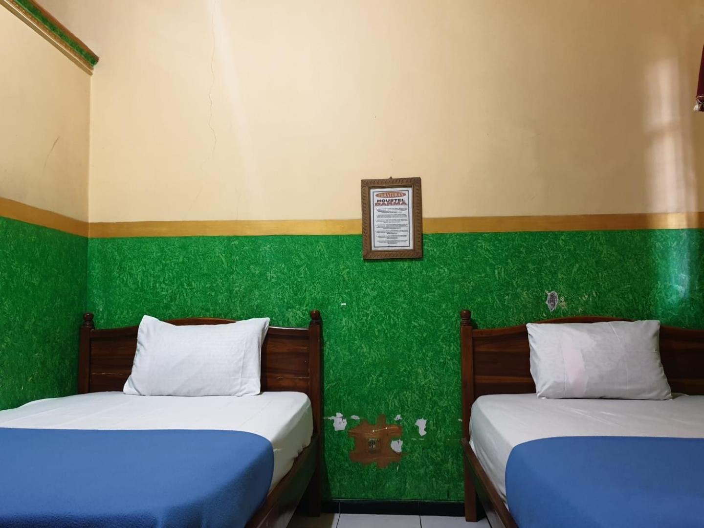 Hotel Oyo 92693 Houstel Darma Syariah à Probolinggo Extérieur photo