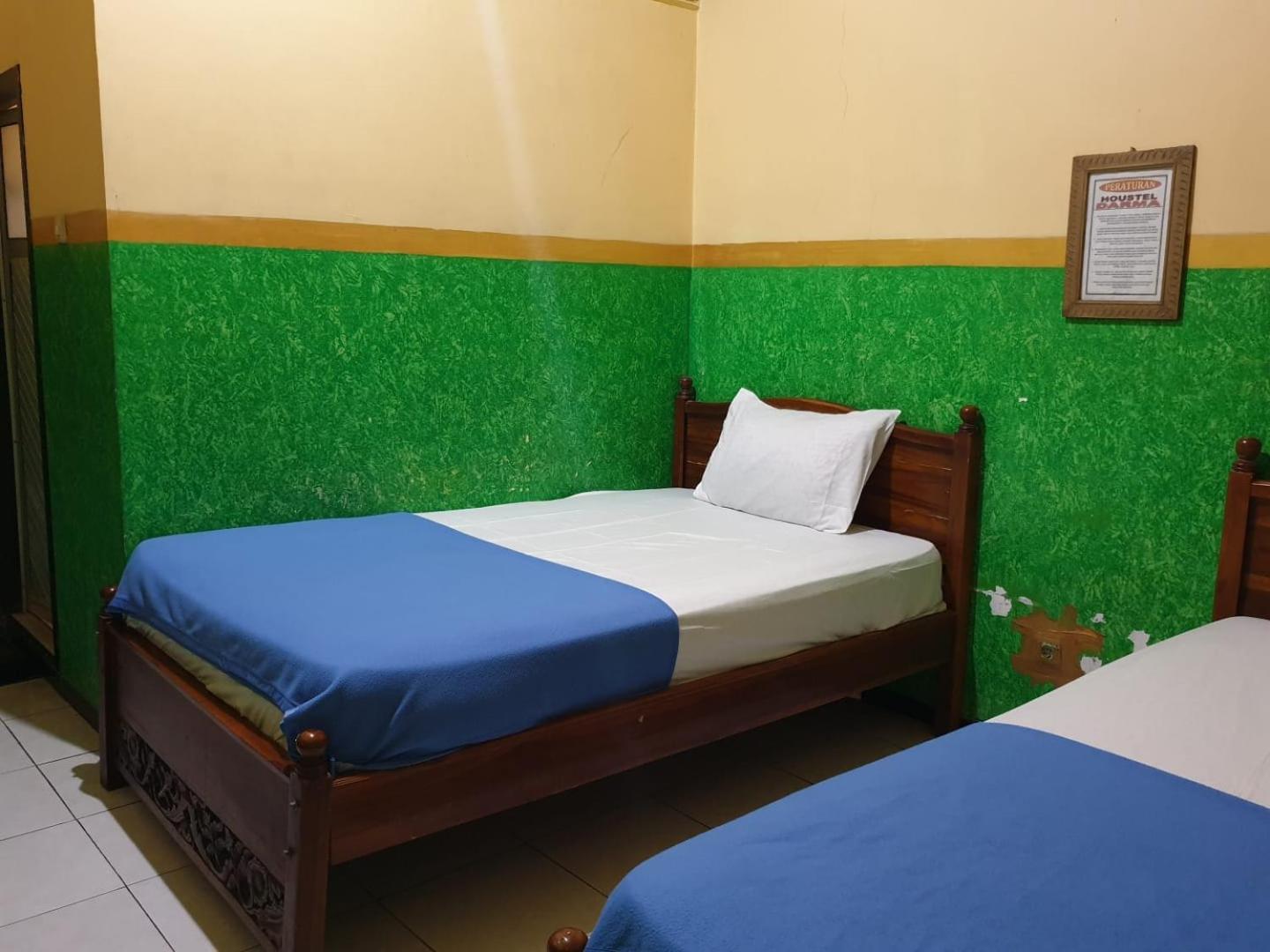 Hotel Oyo 92693 Houstel Darma Syariah à Probolinggo Extérieur photo