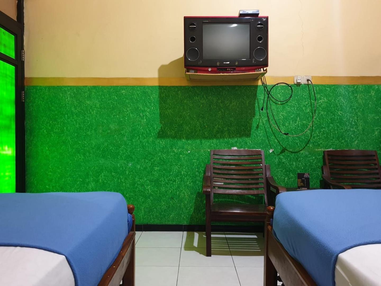 Hotel Oyo 92693 Houstel Darma Syariah à Probolinggo Extérieur photo