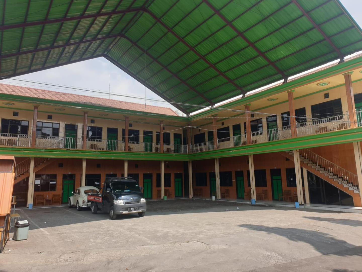 Hotel Oyo 92693 Houstel Darma Syariah à Probolinggo Extérieur photo