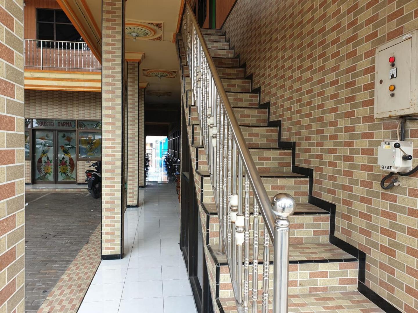 Hotel Oyo 92693 Houstel Darma Syariah à Probolinggo Extérieur photo