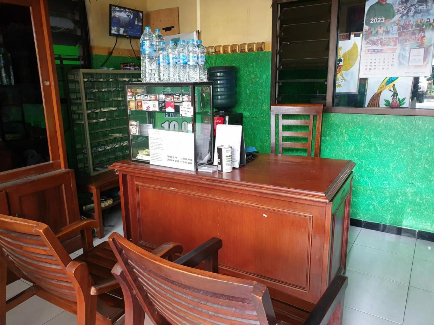 Hotel Oyo 92693 Houstel Darma Syariah à Probolinggo Extérieur photo
